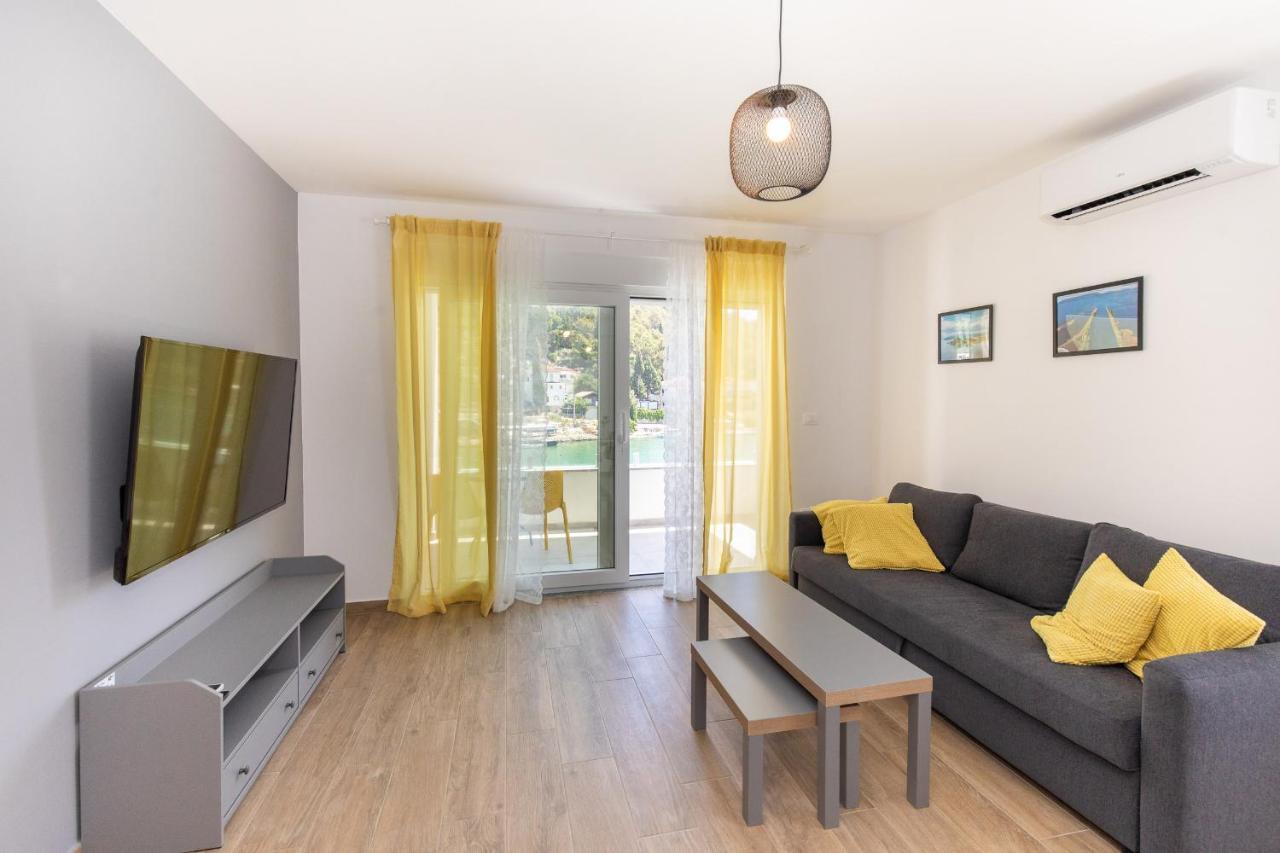 Villa Luni Blace Esterno foto